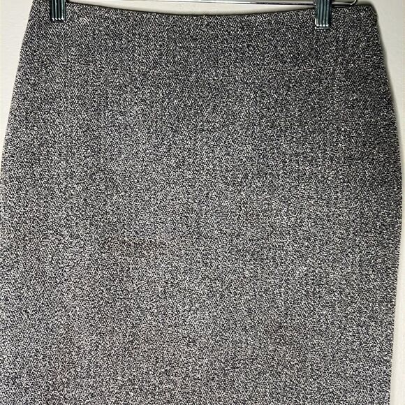 Tahari woman’s pencil skirt, size 4 - Picture 3 of 7